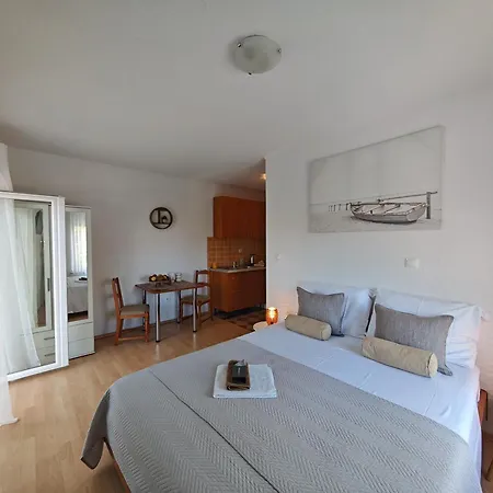 Mediterranean Garden Retreat Apartamento