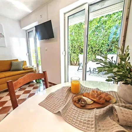 Apartamento Mediterranean Garden Retreat *